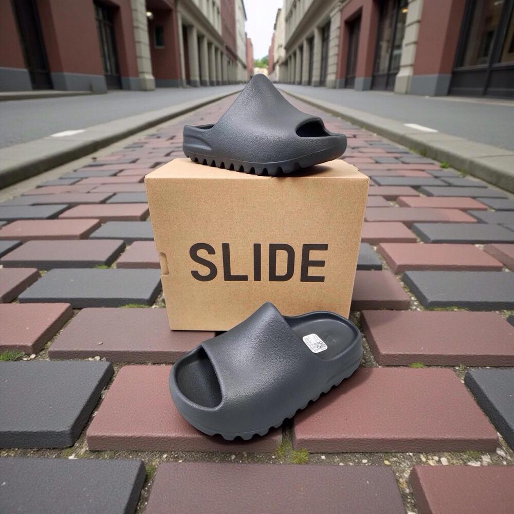 ADIDAS YEEZY DARK ONYX KIDS SLIDES SKU#ID5104 SIZE 12K READY TO SHIP!